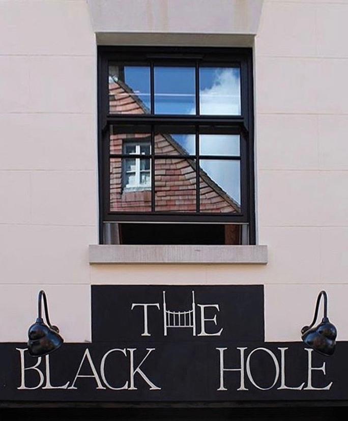 The Black Hole Винчестер Экстерьер фото